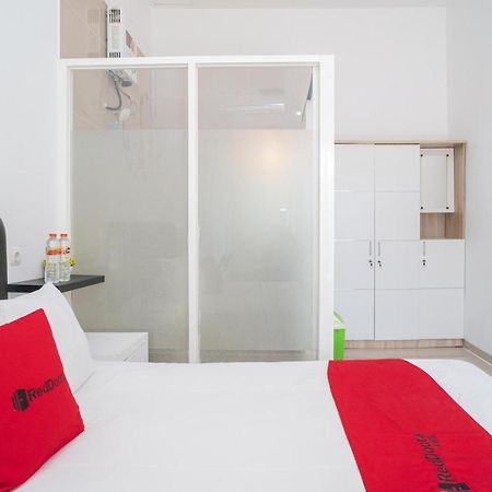 Отель Reddoorz Syariah At Winong Nganjuk Экстерьер фото