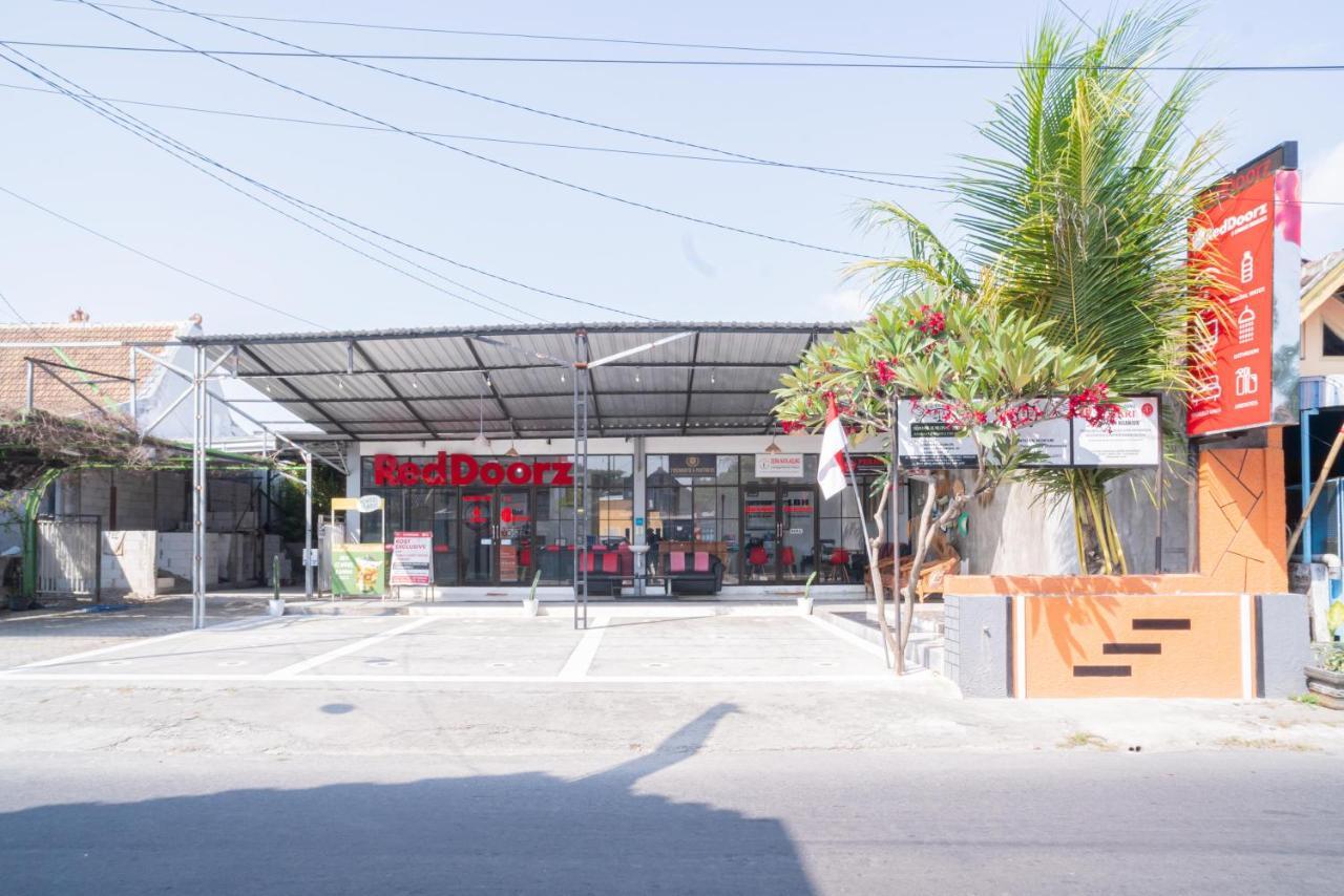 Отель Reddoorz Syariah At Winong Nganjuk Экстерьер фото