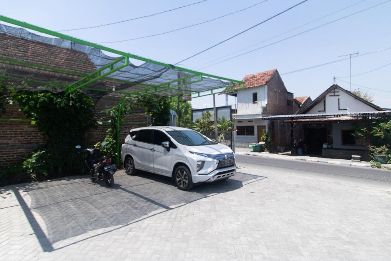 Отель Reddoorz Syariah At Winong Nganjuk Экстерьер фото